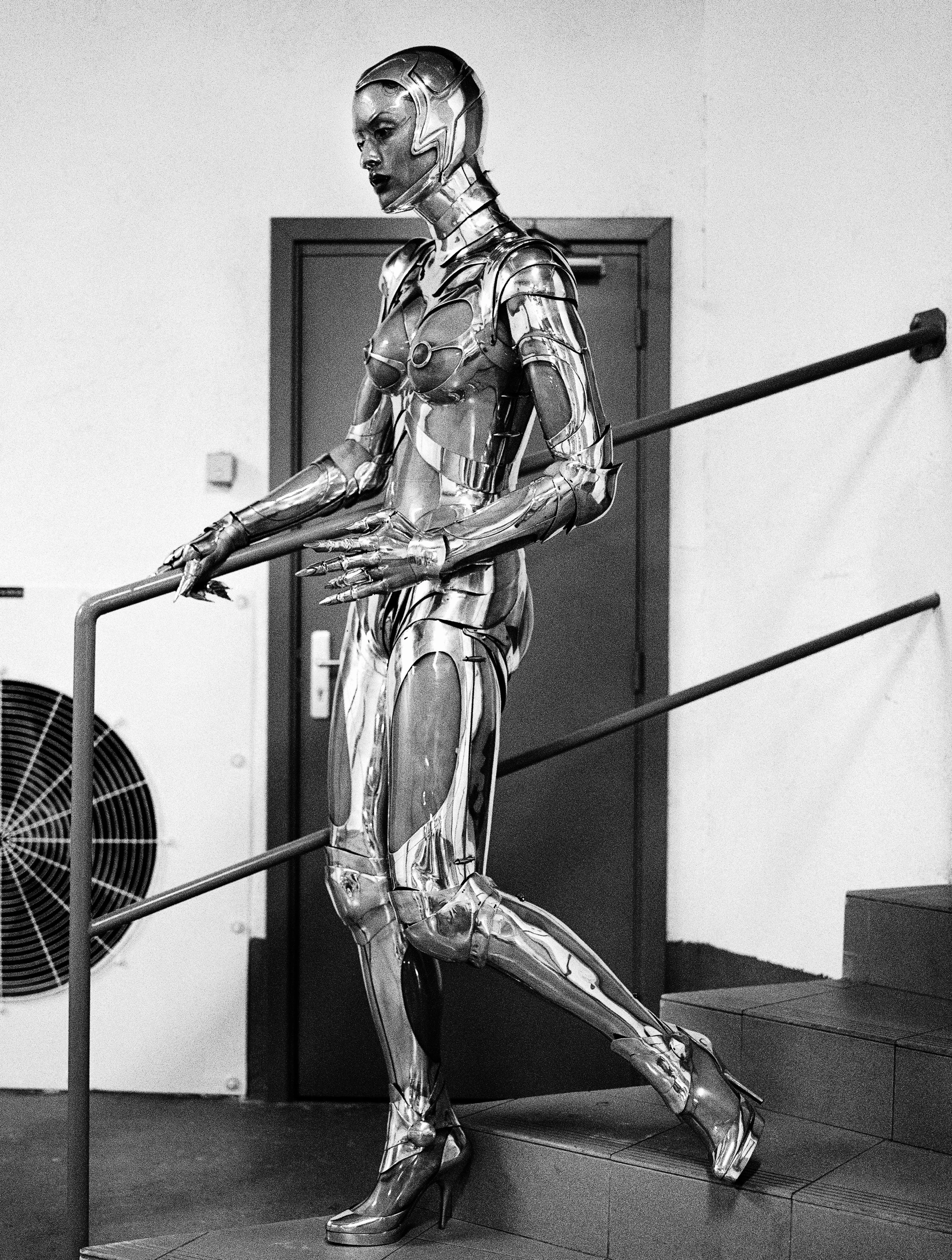 THIERRY MUGLER ファッション集 The Phantasmagoric World of Thierry Mugler — Fashion Studies